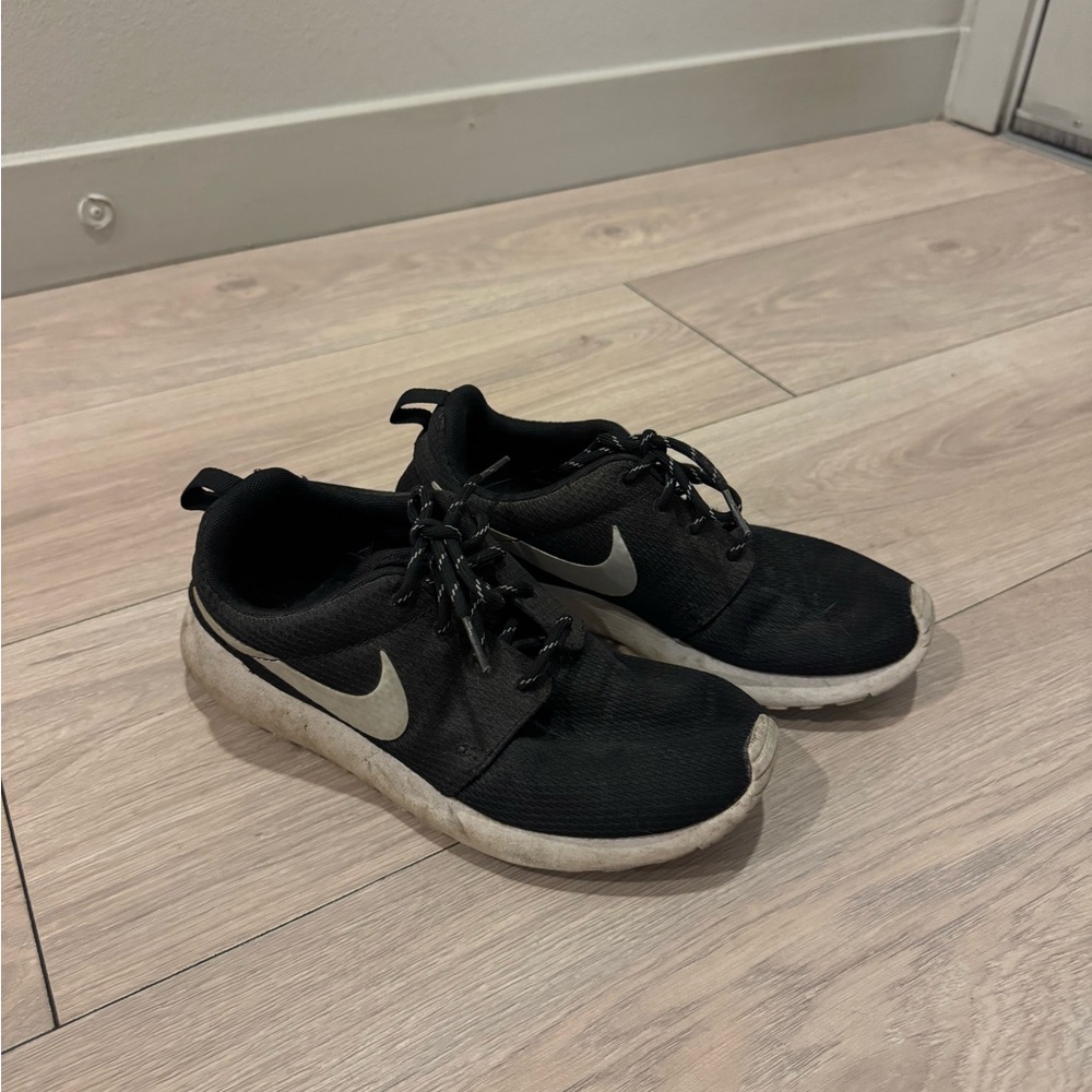 Nike Roshe Sneakers Size 6.5